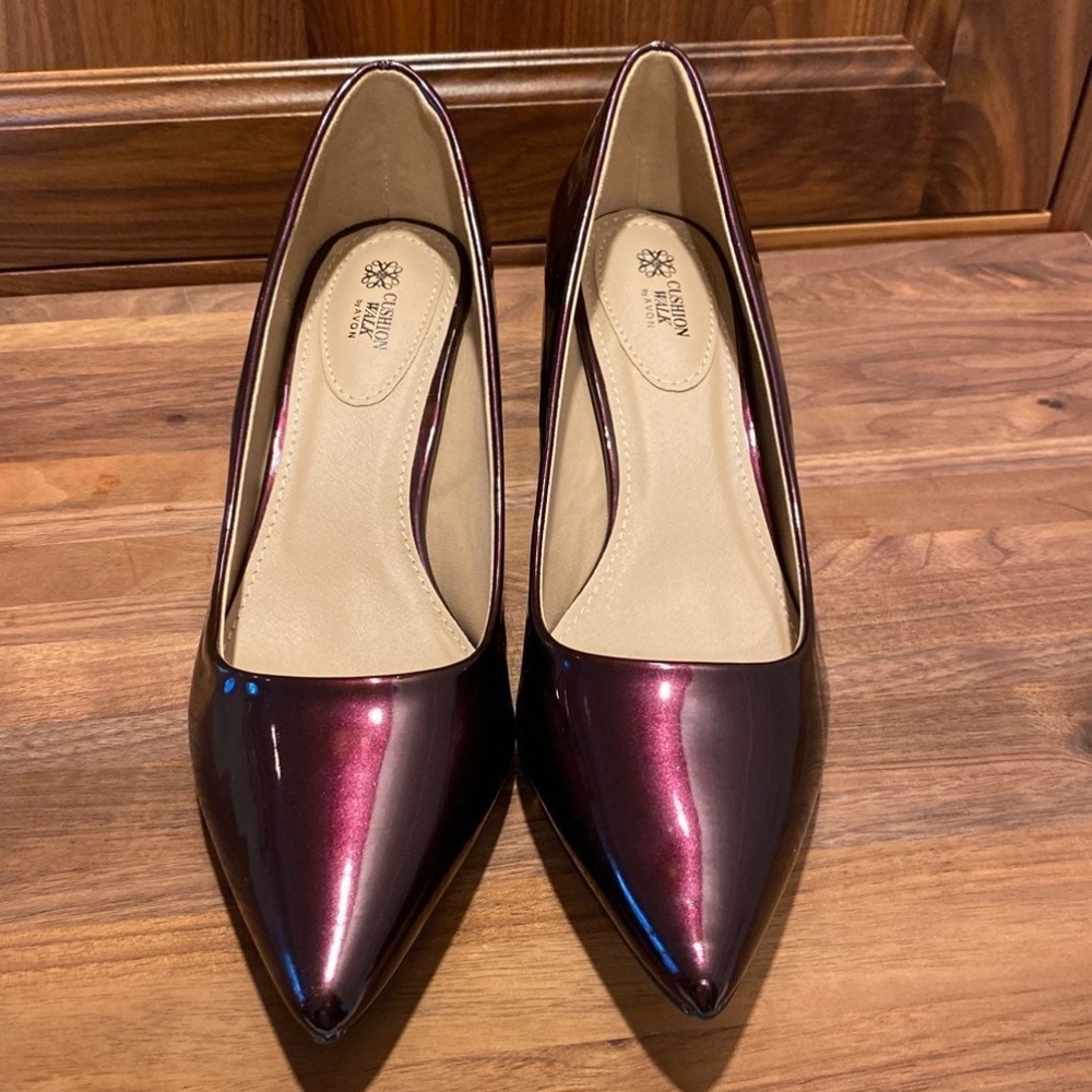 Cushion Walk by Avon Pumps sz 9 NWOT
